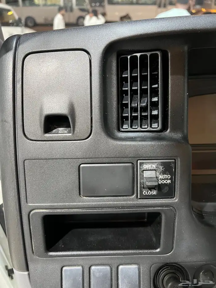 للبيع باص نيسان سيفيليان موديل 2008 ممشي قليل 12