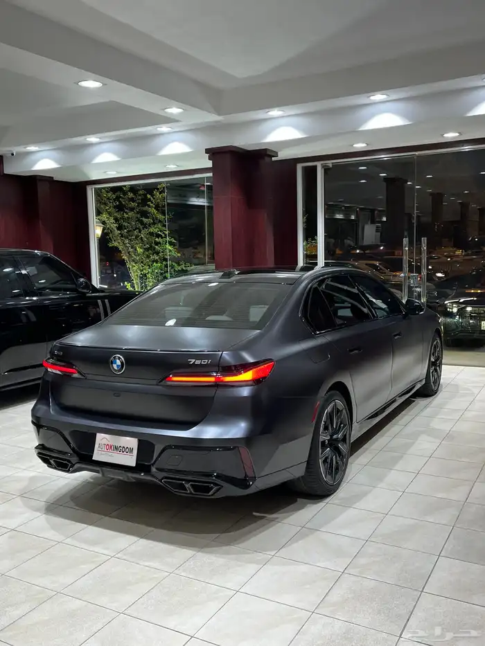 بي إم دبليو 760i 2023 10