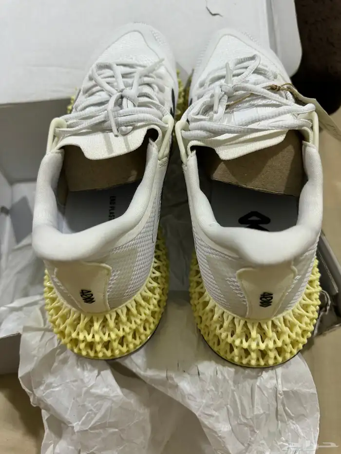 شوز اديداس اصلي وكاله مقاس 44 5 4