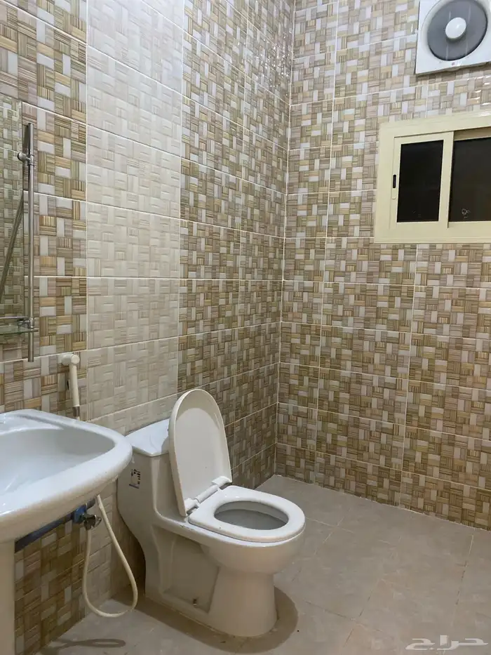 شقة مفروشة غرفتين وبوفيه وحمام وسط حي الحمدانية 5