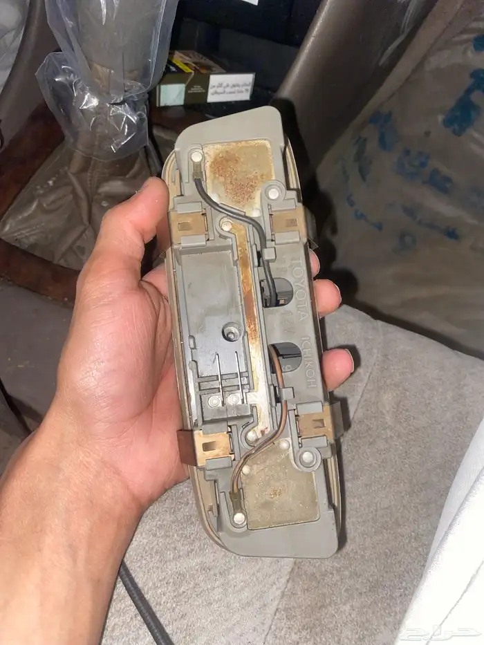 لمبة سقف كامري من موديل 98 الى 2002 اصلي وكاله 1