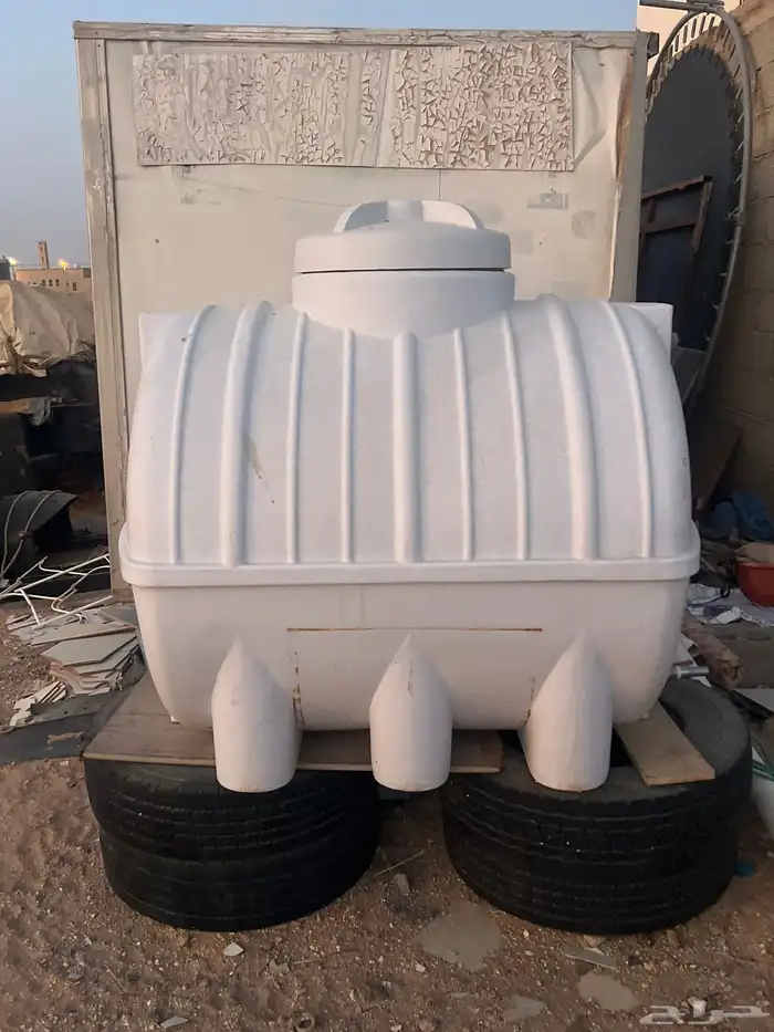 خزان ماء نظيف ودينمو إيطاليا 1