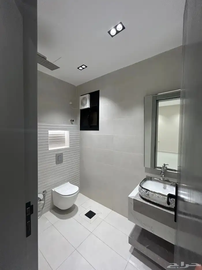 للبيع شقق ارضية و علوية تشطيب VIP بحي المعارض خميس مشيط 18