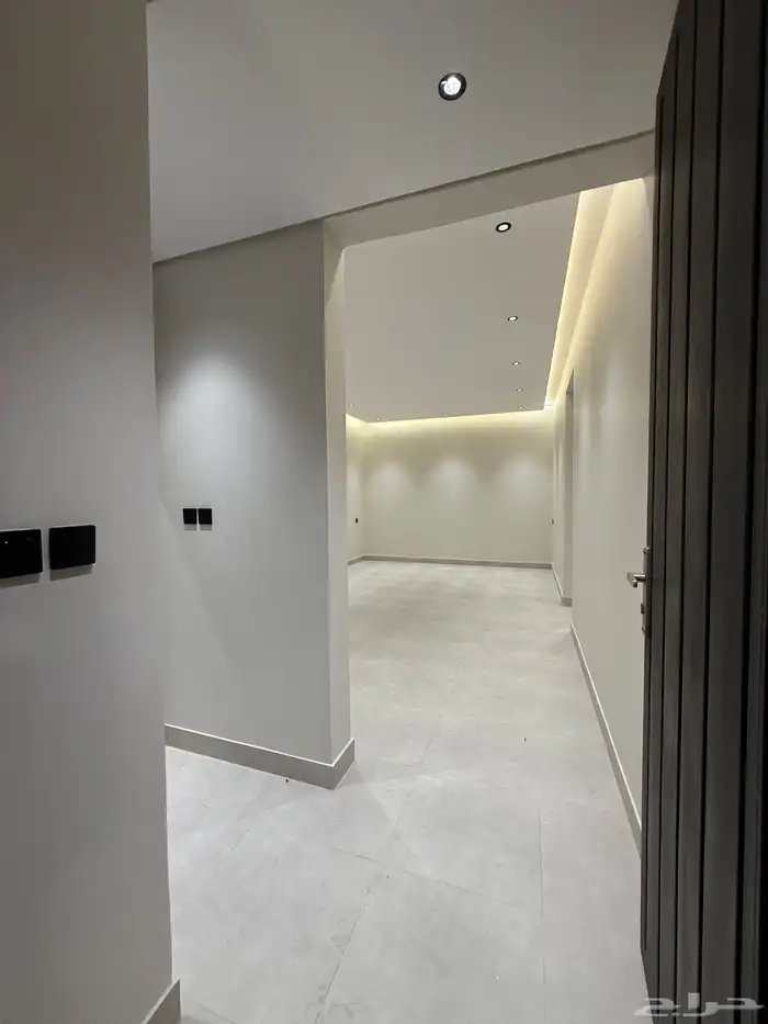 للبيع شقق ارضيه وشقق علويه ف ابها المحاله حي الزهور 9