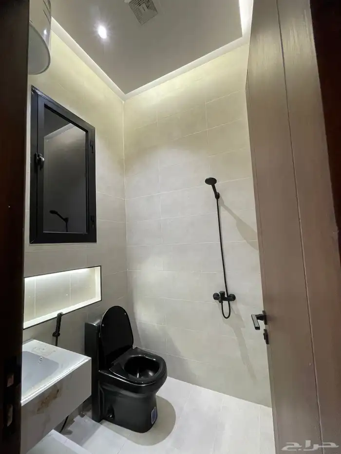 للبيع شقق روف أرضي وعلوي بالمحاله ابها 28