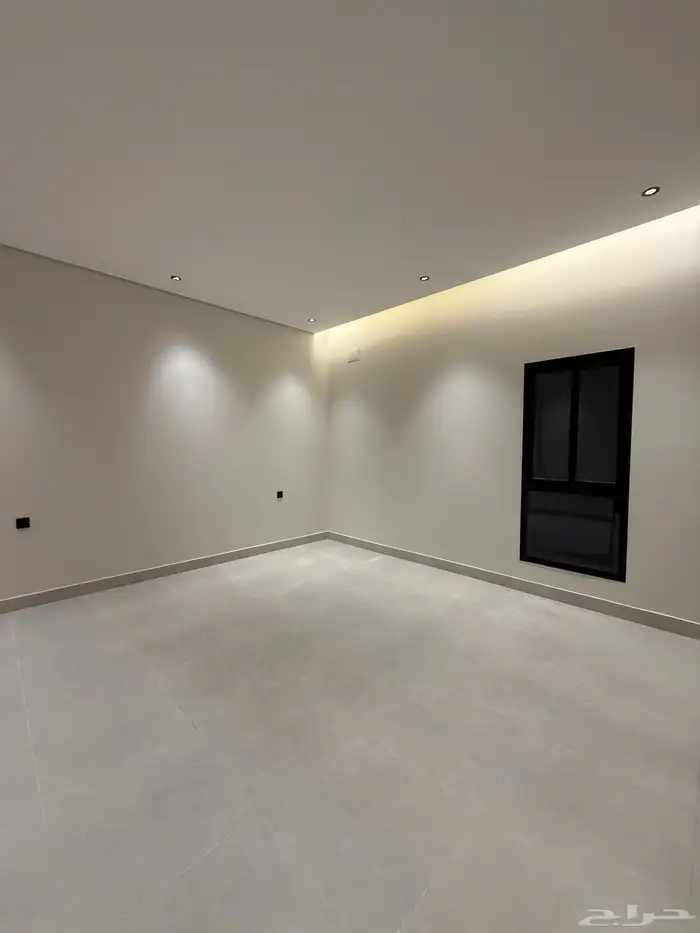 للبيع شقق ارضيه وشقق علويه ف ابها المحاله حي الزهور 16