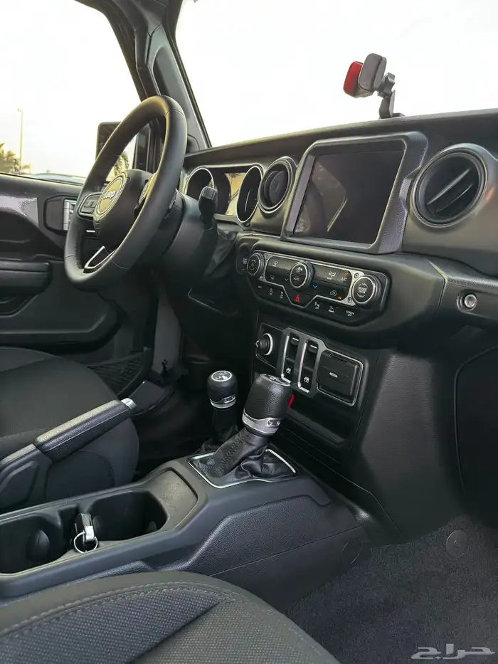 جيب رانجلر 2023 سبورت 16