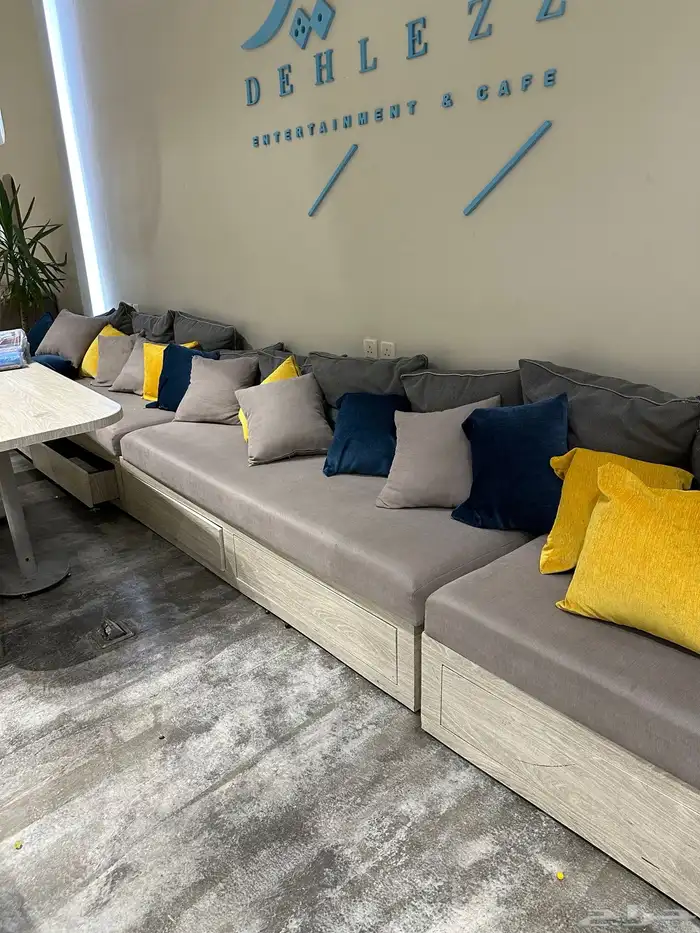 اثاث مقهى كنب وكراسي وطاولات والكثير من الاثاث 3