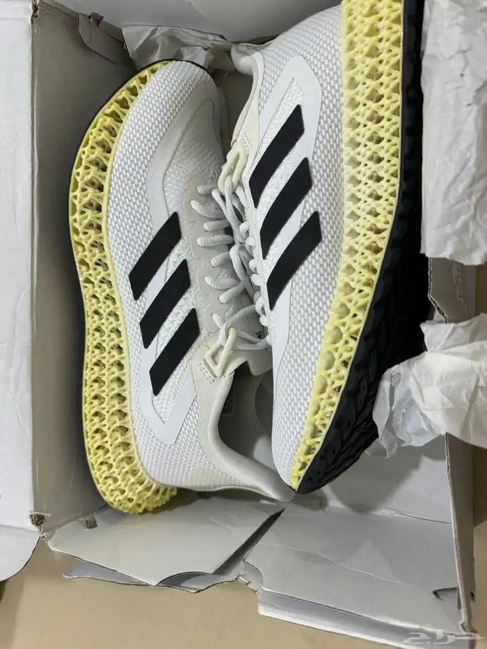 شوز اديداس اصلي وكاله مقاس 44 5 5