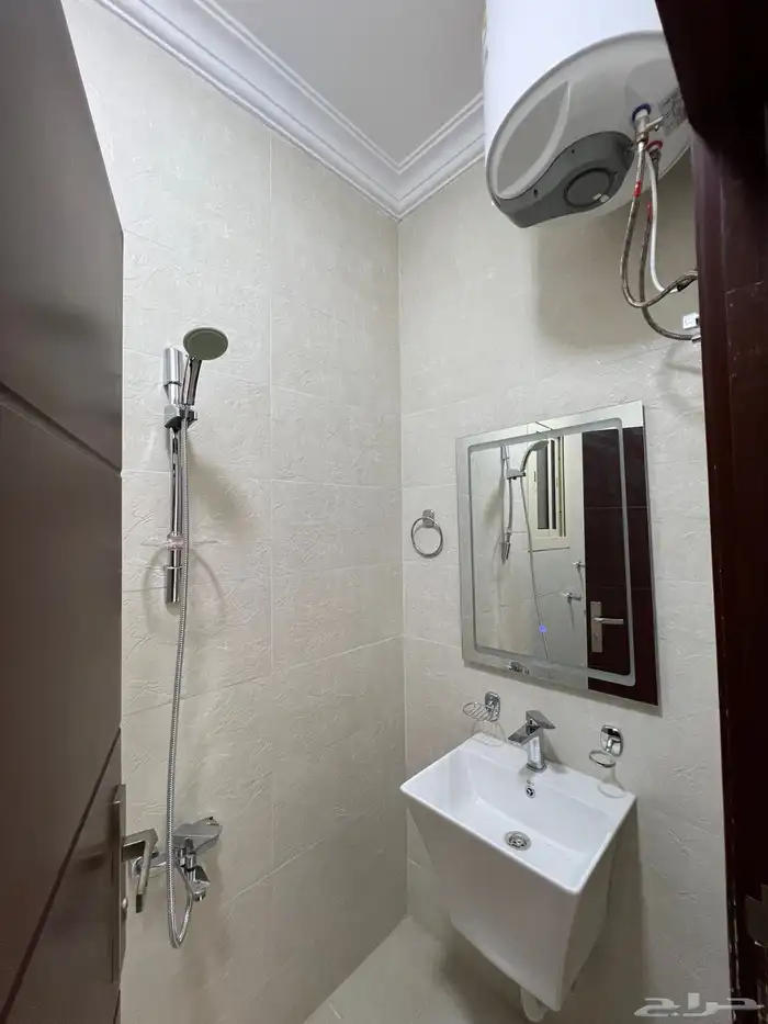 شقة 3 غرف جديدة للايجار حي شوران مكيفات راكبة 6