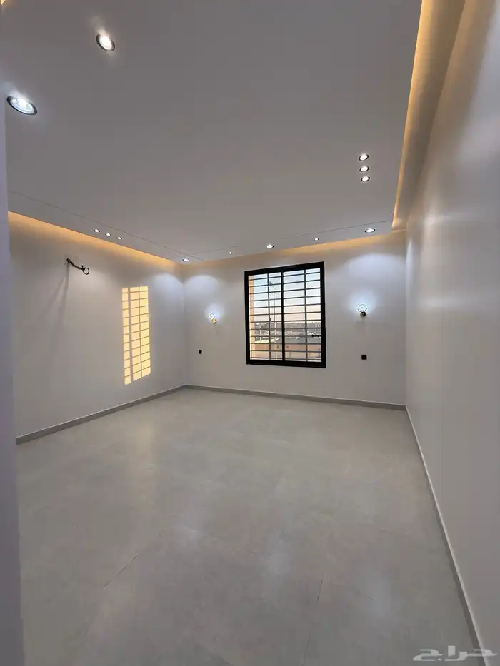 للبيع روف علوي بدرج داخلي وخارجي بخميس مشيط 650 الف فقط 6