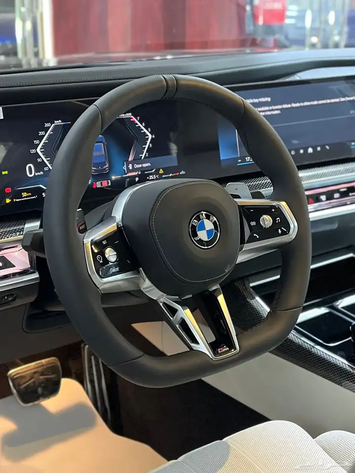 بي ام دبليو 735i 2026 10