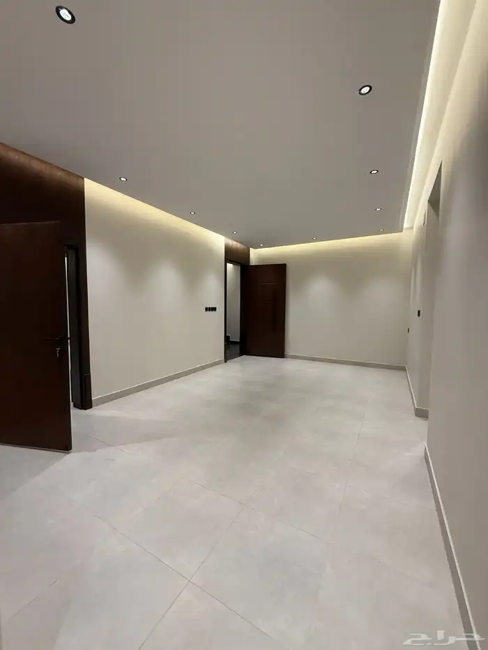 للبيع شقق ارضيه وشقق علويه ف ابها المحاله حي الزهور 26