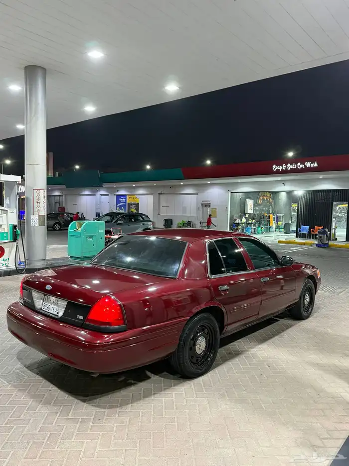 فورد كراون فكتوريا 2011 26