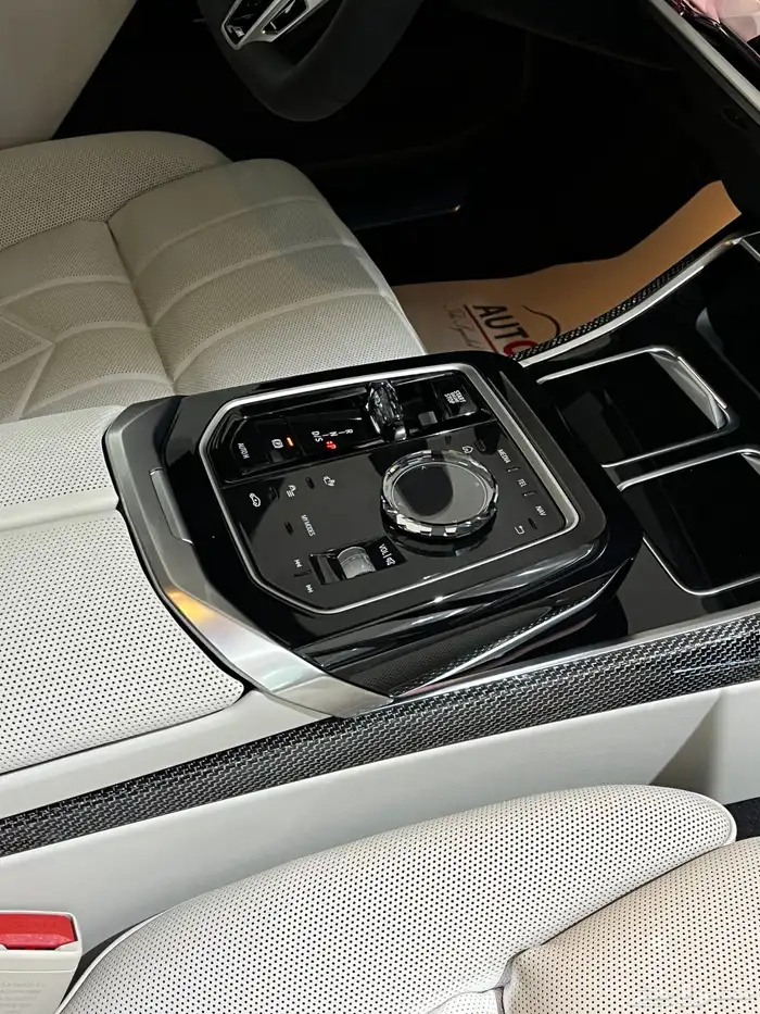 بي ام دبليو 735i 2026 9