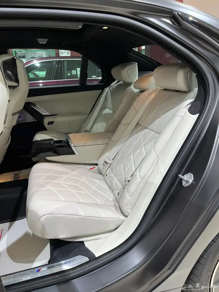 بي إم دبليو 760i 2023 16