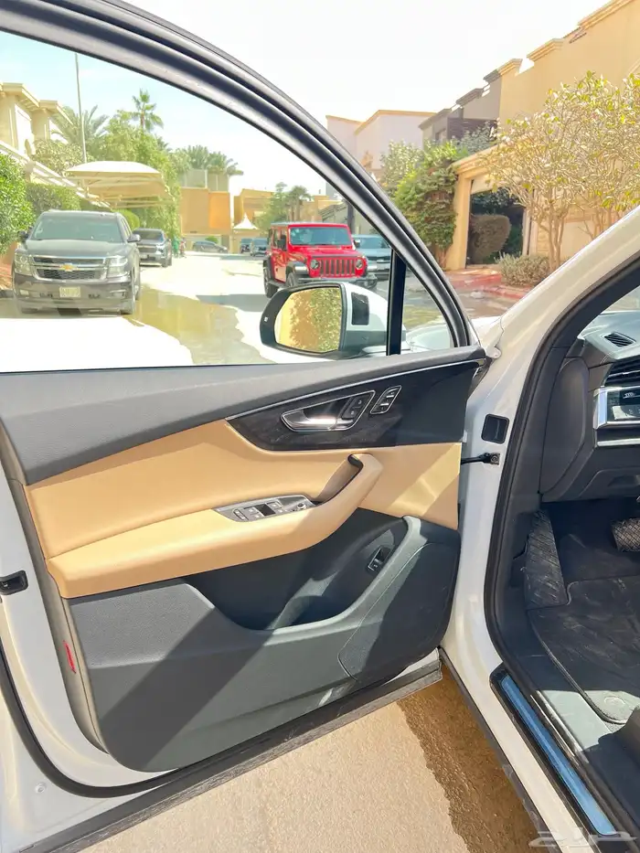 اودي جيب Q7 2023 مخزن 10