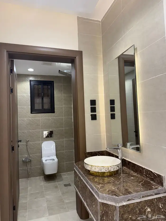 للبيع دور ثاني 6 غرف وسطح بسعر 500الف خلف العثيم بالمحالة 20