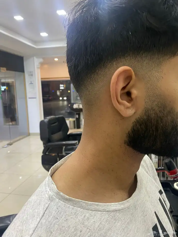 حلاق من تونس موجود في الخبر 8