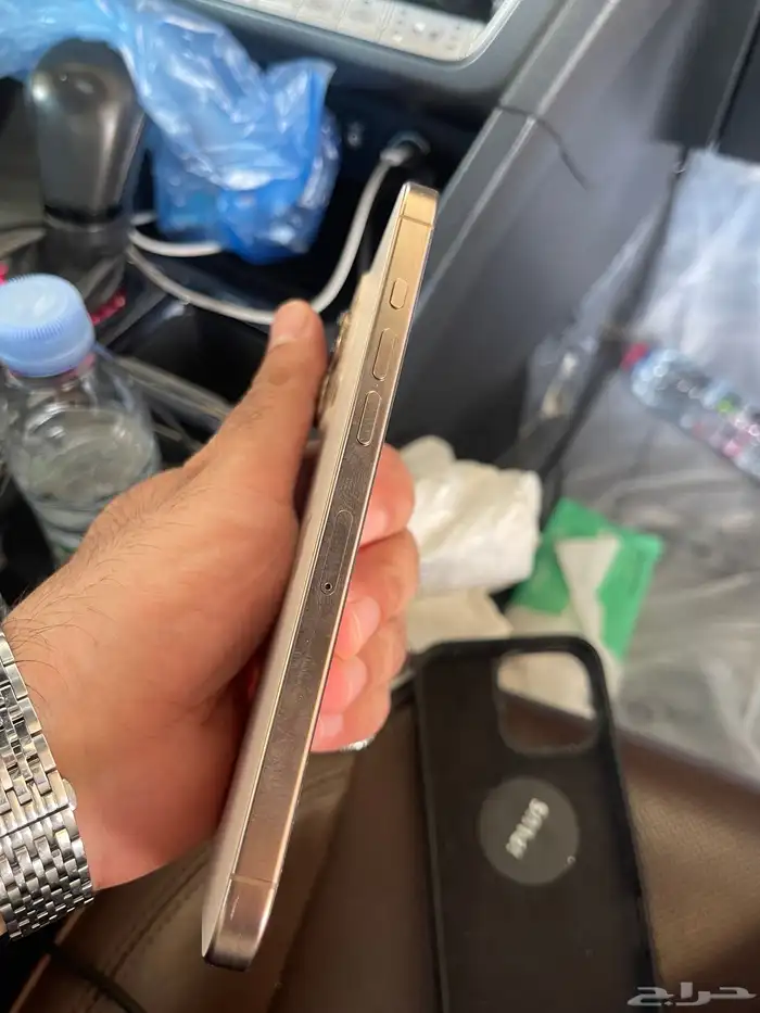 ايفون 16 بروو ماكس صحراوي 4