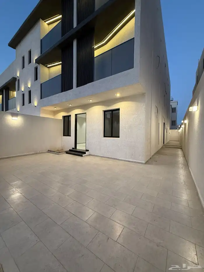 للبيع شقق ارضيه وشقق علويه ف ابها المحاله حي الزهور 3