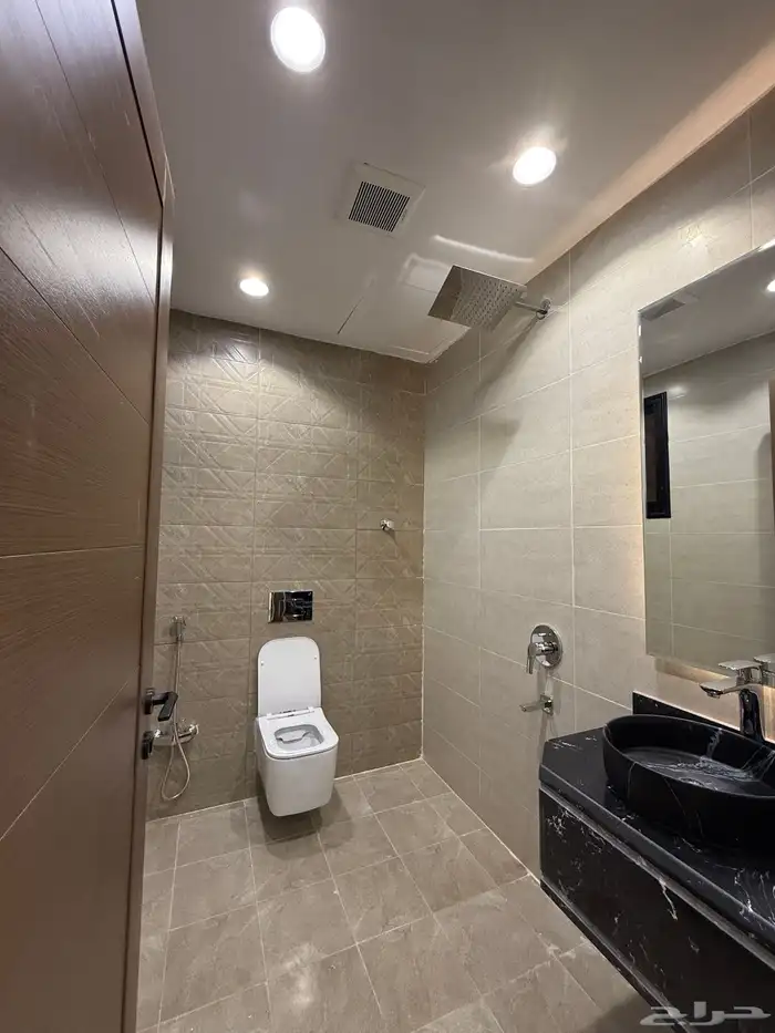 للبيع دور ثاني 6 غرف وسطح بسعر 500الف خلف العثيم بالمحالة 26