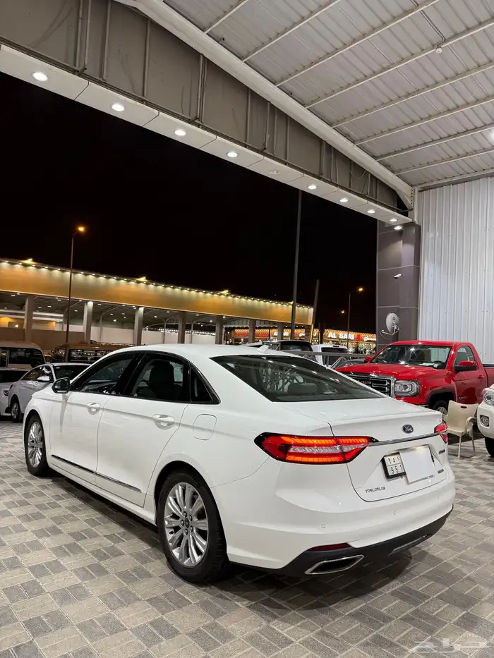 للبيع فورد تورس موديل 2021 3