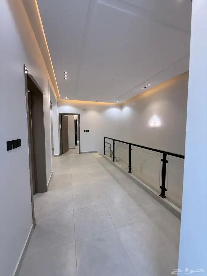 للبيع روف علوي بدرج داخلي وخارجي بخميس مشيط 650 الف فقط 32