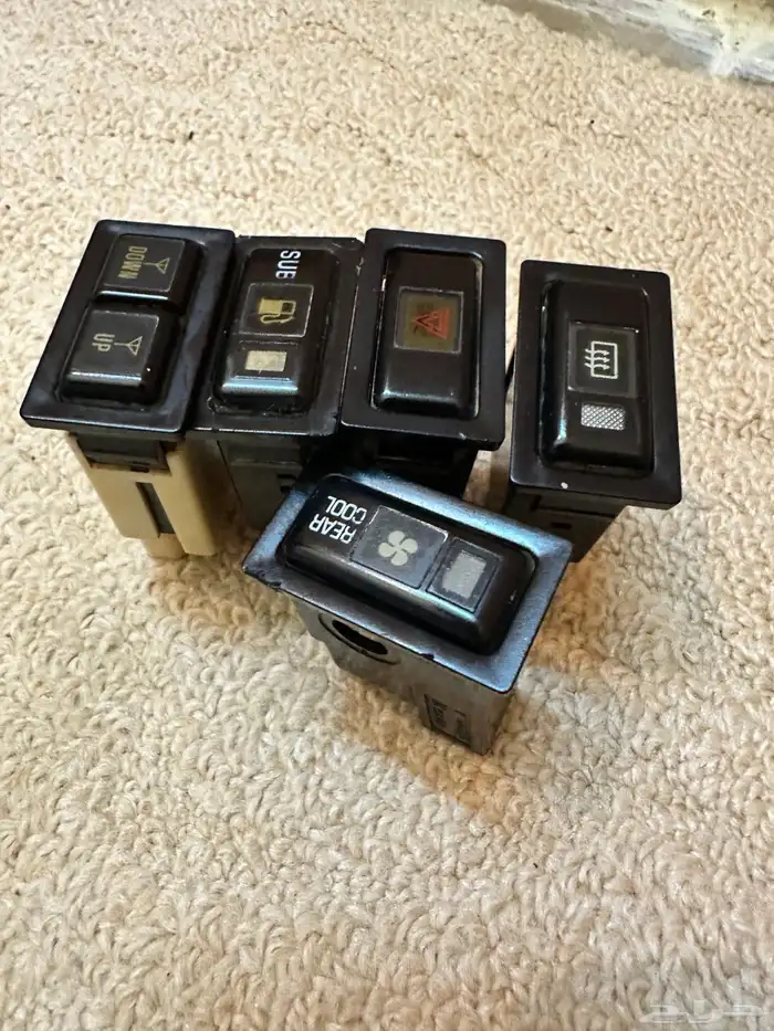 يد النور  والغمازات  المسحات صالون 90 97 6