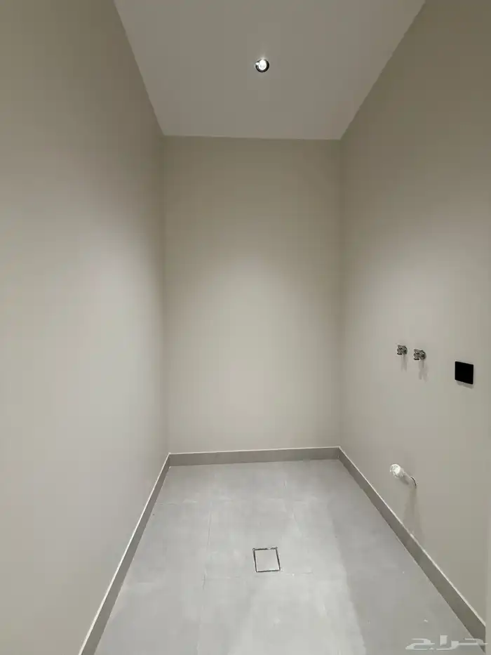 للبيع شقق ارضيه وشقق علويه ف ابها المحاله حي الزهور 11