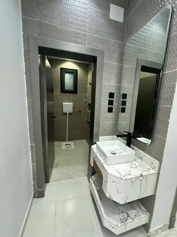 للبيع شقق علوية بسعر مناسب جدا بجوار المدارس حي الموسي 9