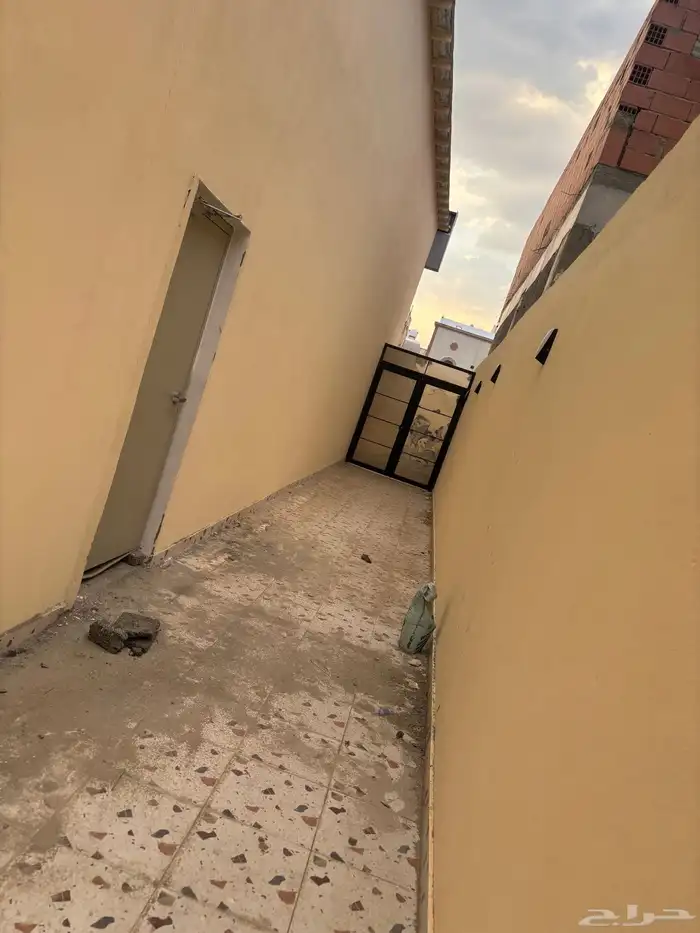 معرض للإيجار 5