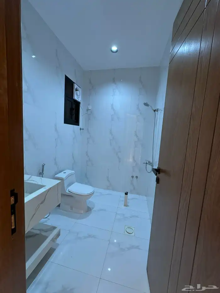 للبيع شقة دور ارضي مساحة وسيعة ب550 الف خميس مشيط 9