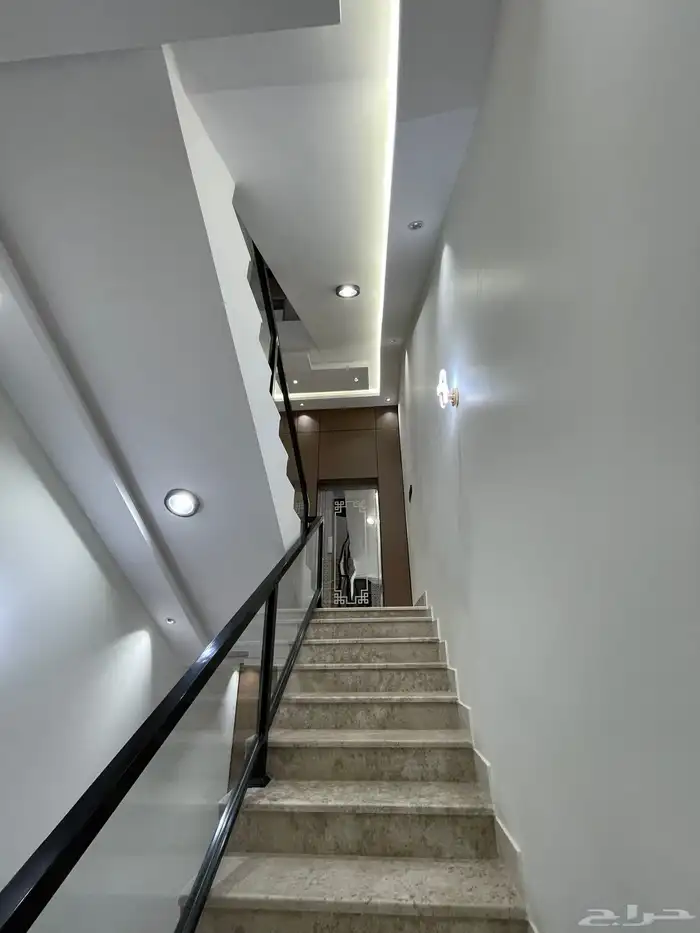 للبيع شقق روف أرضي وعلوي بالمحاله ابها 3