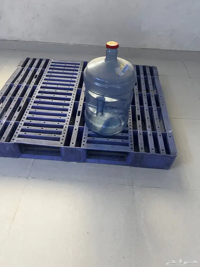 طبلية بلاستيك مقاس كبير اللون ازرق مع دبة مويه 0