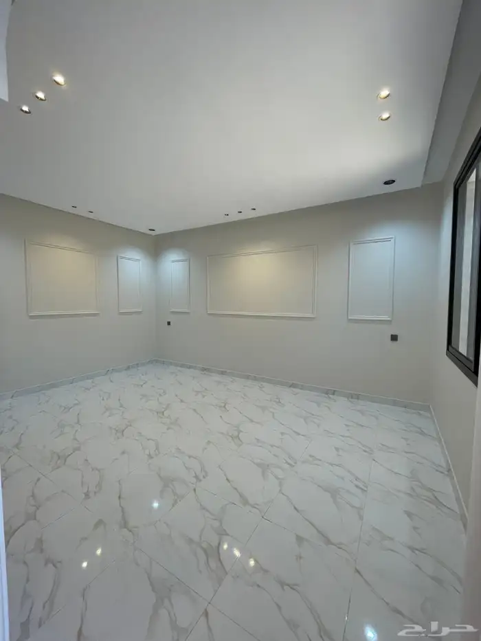 للبيع شقه دور أرضي مع حوش وسيع وبايكه خميس مشيط 3