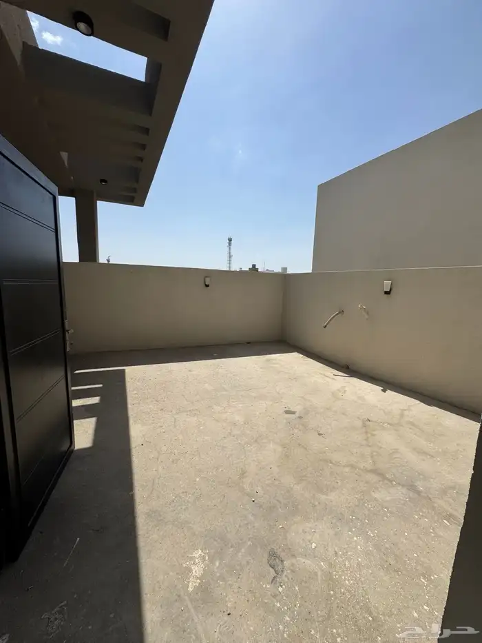 للبيع شقق تمليك علوي مع ملحق خاص خميس مشيط حي الحسام 22