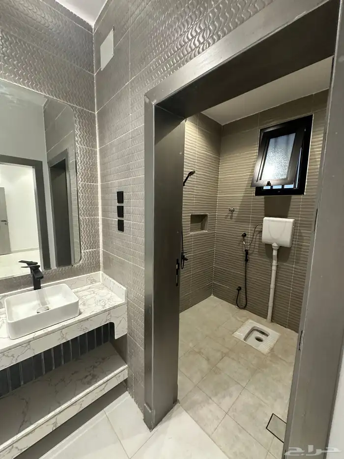 للبيع شقق علوية بسعر مناسب جدا بجوار المدارس حي الموسي 6