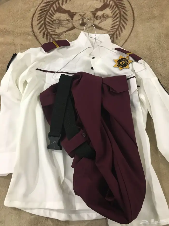 بدله الجديد حارس امن ونظيف جدا 1