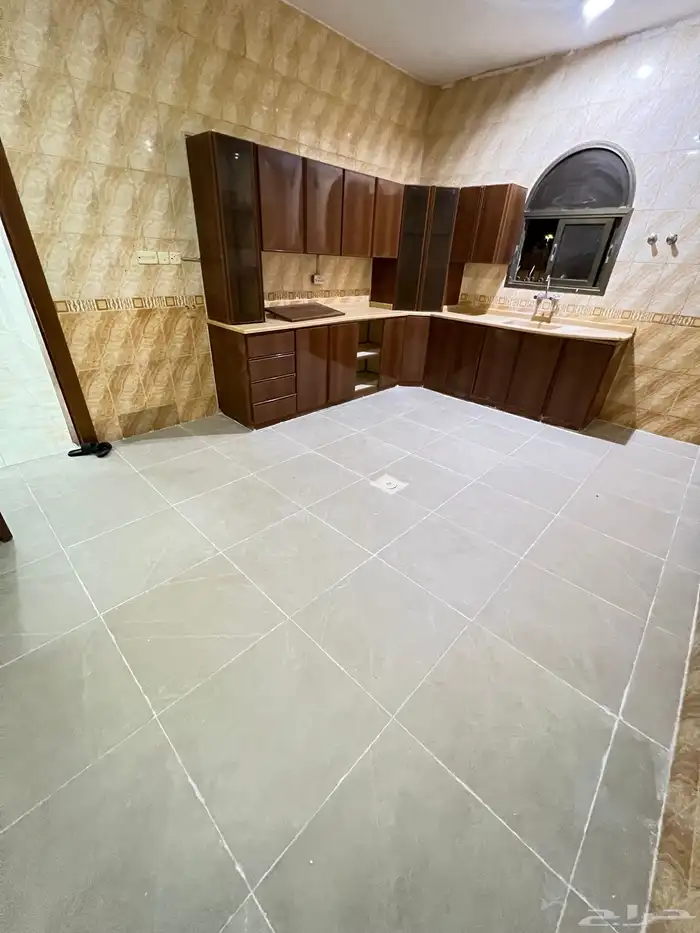 للإيجار شقة عوايل مستقلة في السلمانية الهفوف 3