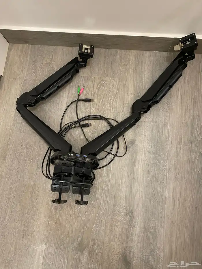 للبيع حامل شاشتين من شركة دي و 1