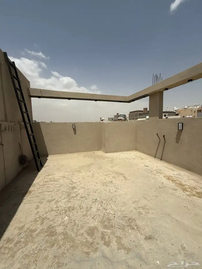 للبيع دور ارضي علي شارعين وشقق علويه المحاله ابها 27