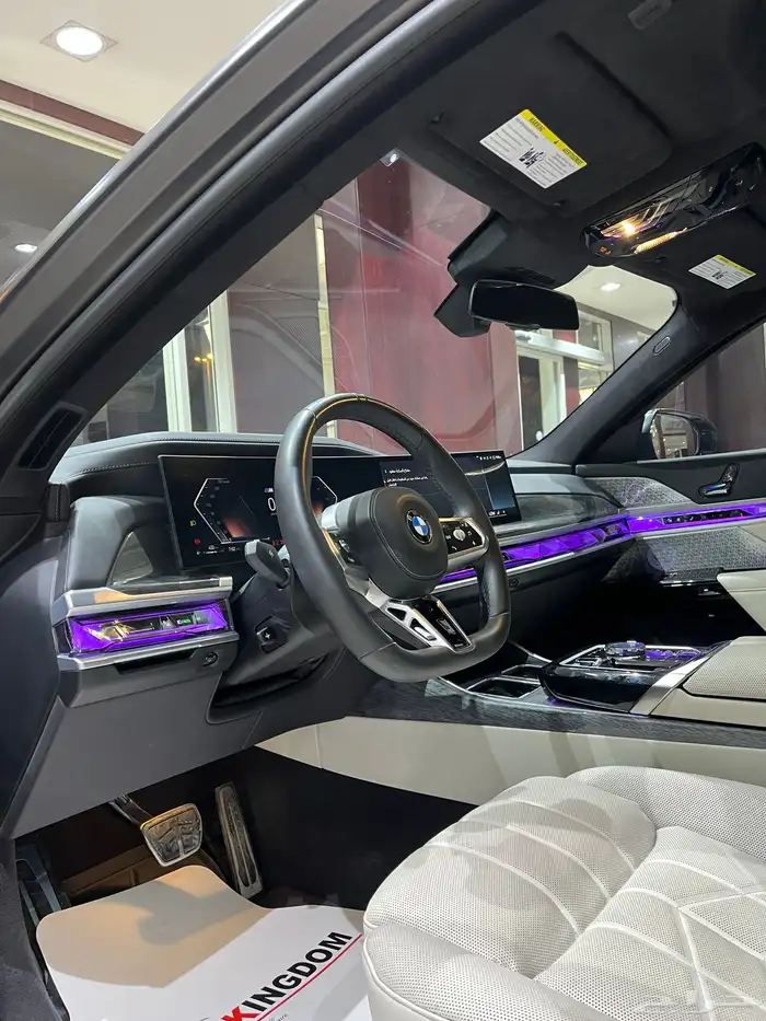 بي إم دبليو 760i 2023 12