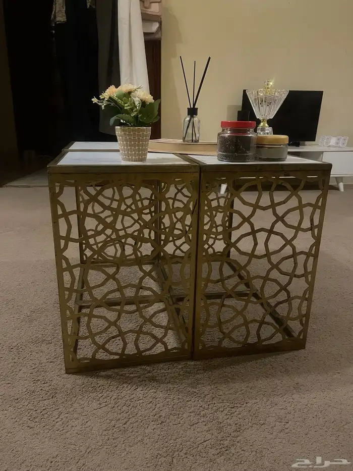 طاولات للبيع 0