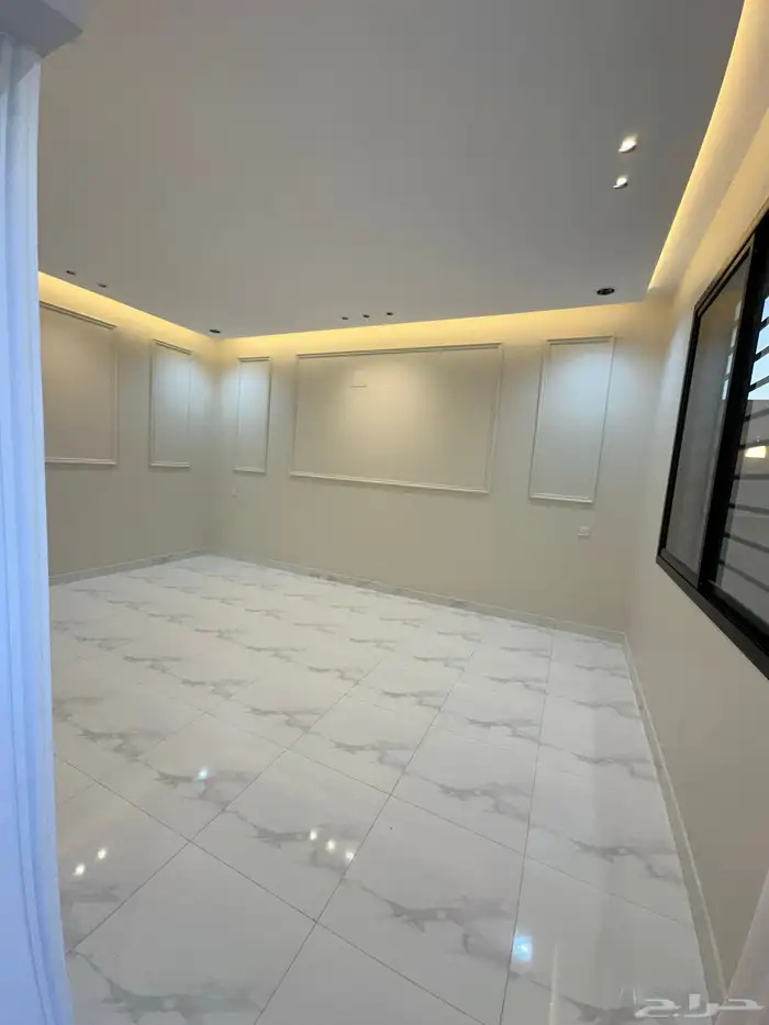 للبيع شقة دور ارضي مساحة وسيعة ب550 الف خميس مشيط 1