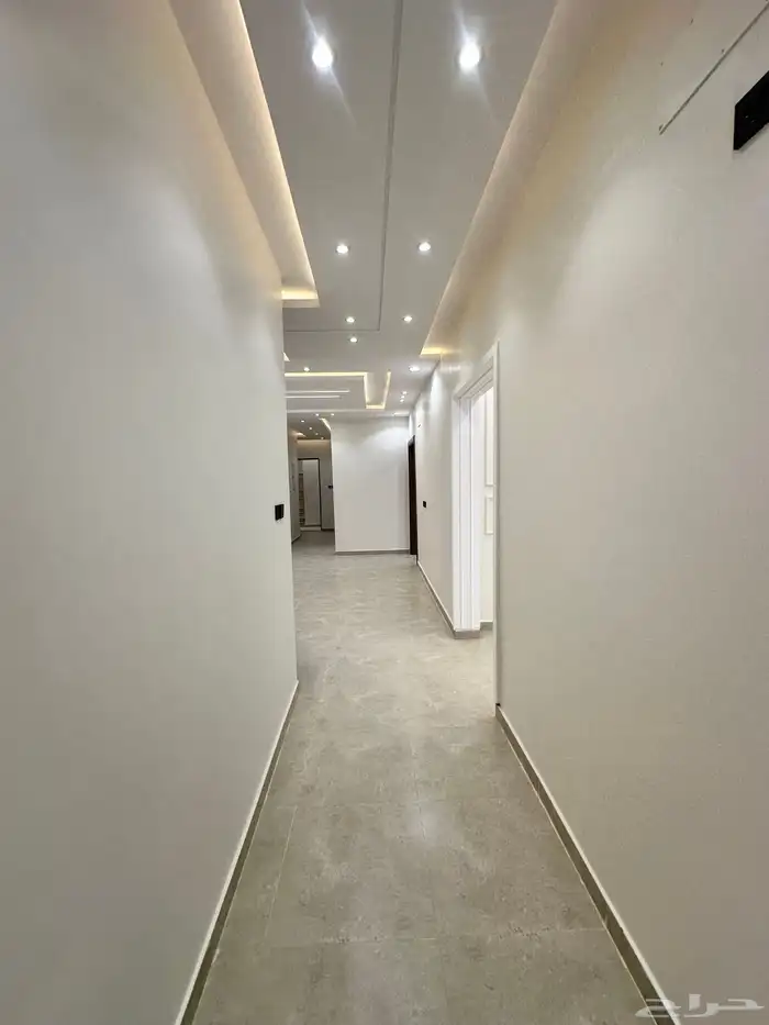 للبيع شقق علويه بحى الضيافه خميس مشيط 9