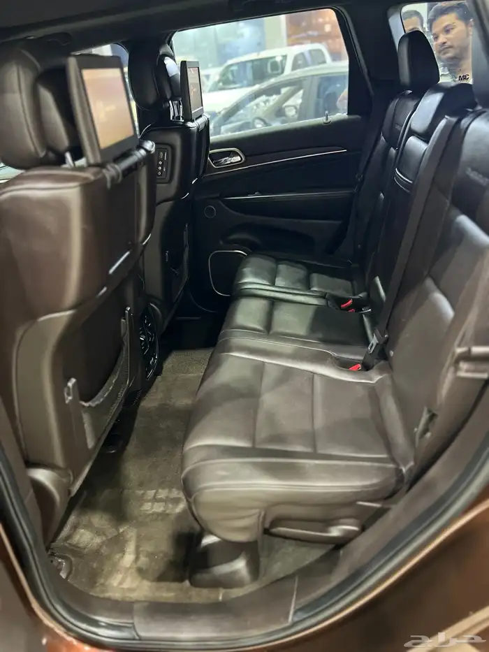 جيب شيروكي جراند 2015 فل كامل سعودي ماشي 139 الف 9