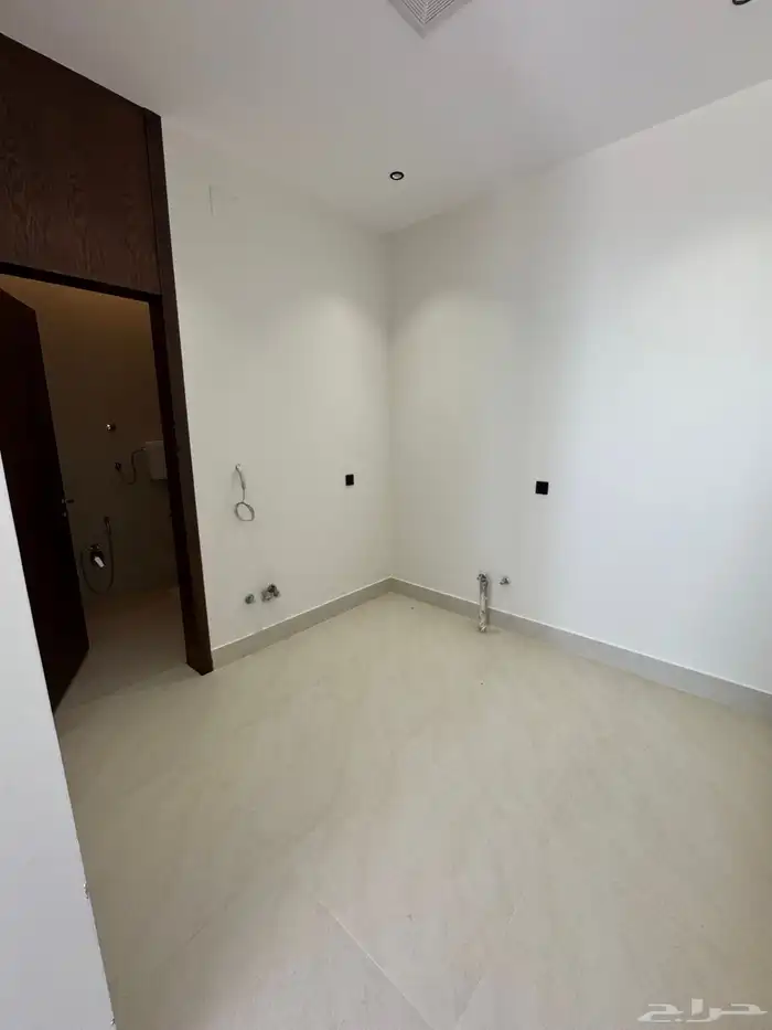 للبيع شقق تمليك علوي مع ملحق خاص خميس مشيط حي الحسام 19