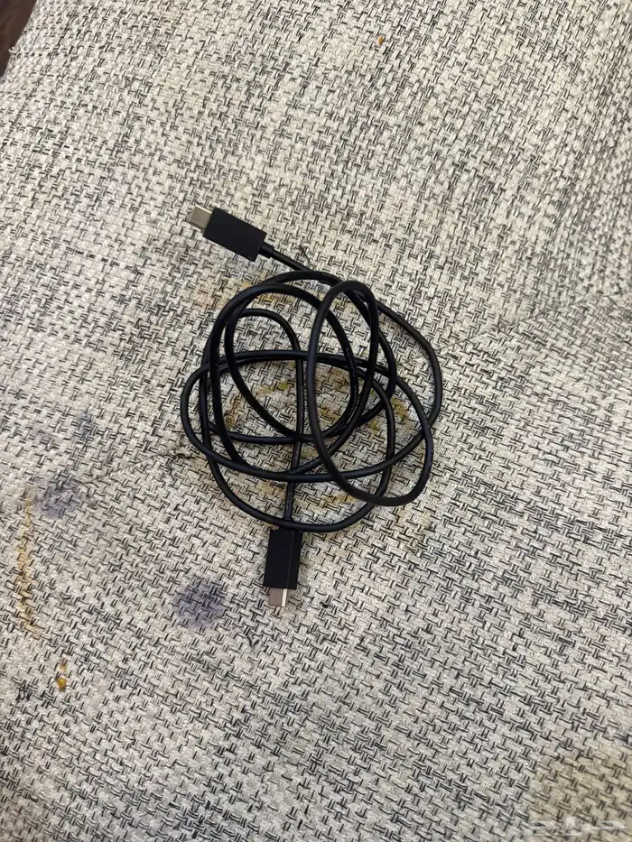 ماوس خفيف دقيق يجي مع الاسلاك حقتها إذا شغلت الماوس ينور 1