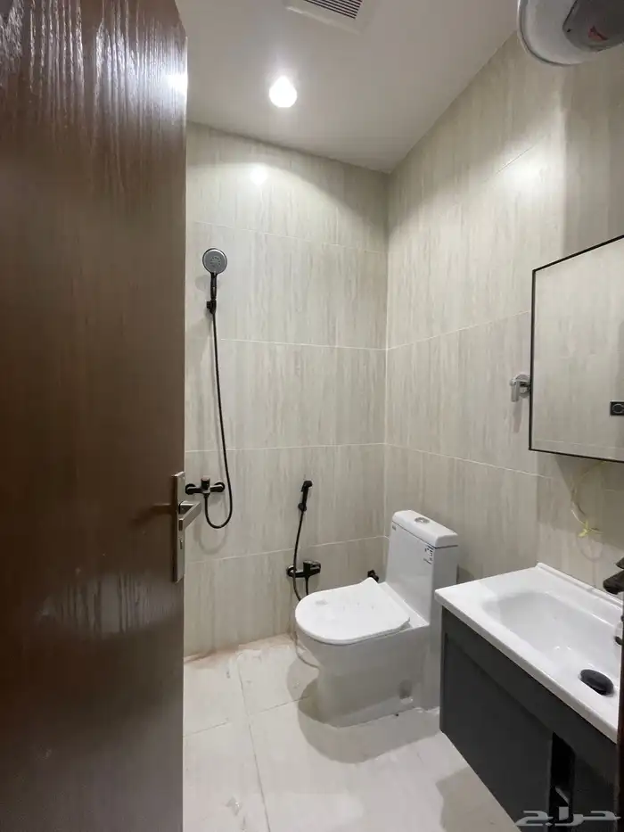 للبيع شقق ارضيه وشقق علويه من 430 الف حى المصيف 35